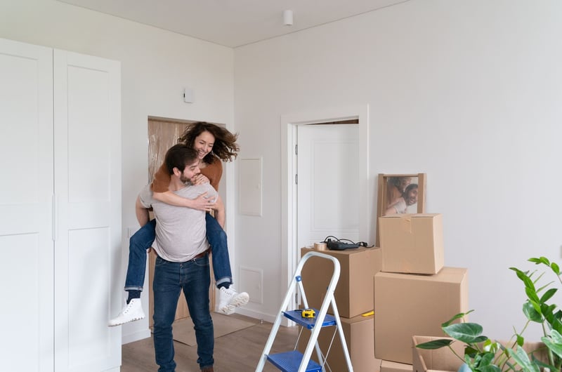 Couple-Having-Fun-After-They-Move-In-how-to-improve-emotional-intelligence